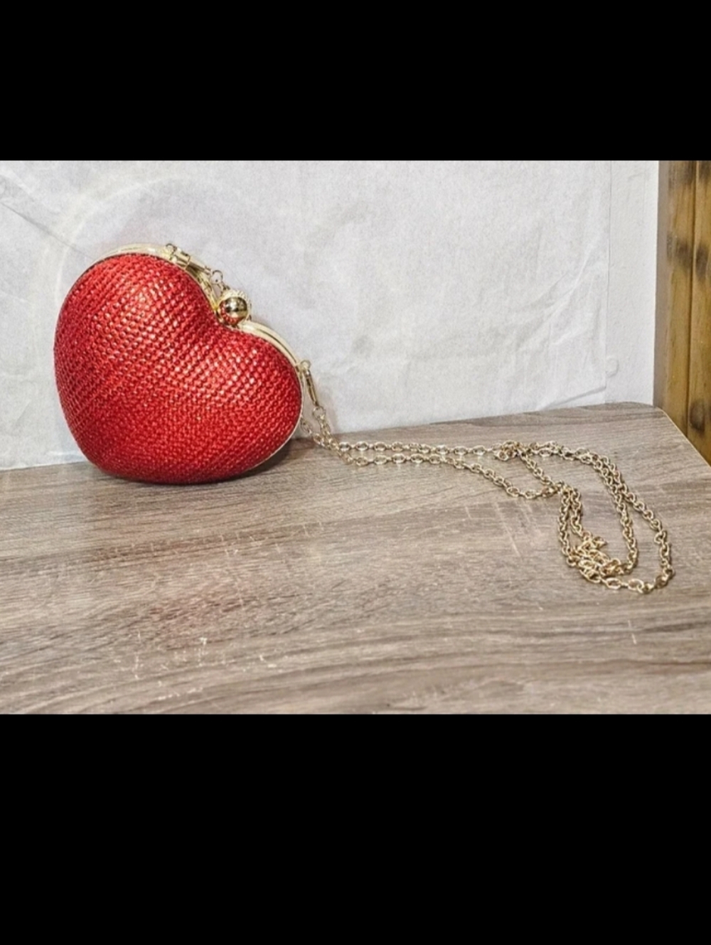 🌼SALE🌼Juicy Couture Red Heart Wristlet Clutch with Gold Chain